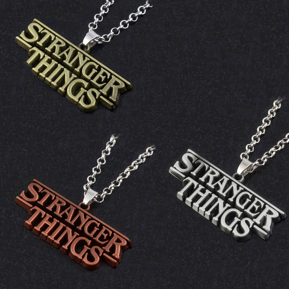 Et la télévision Stranger Things quatrième colliers d'ampoule