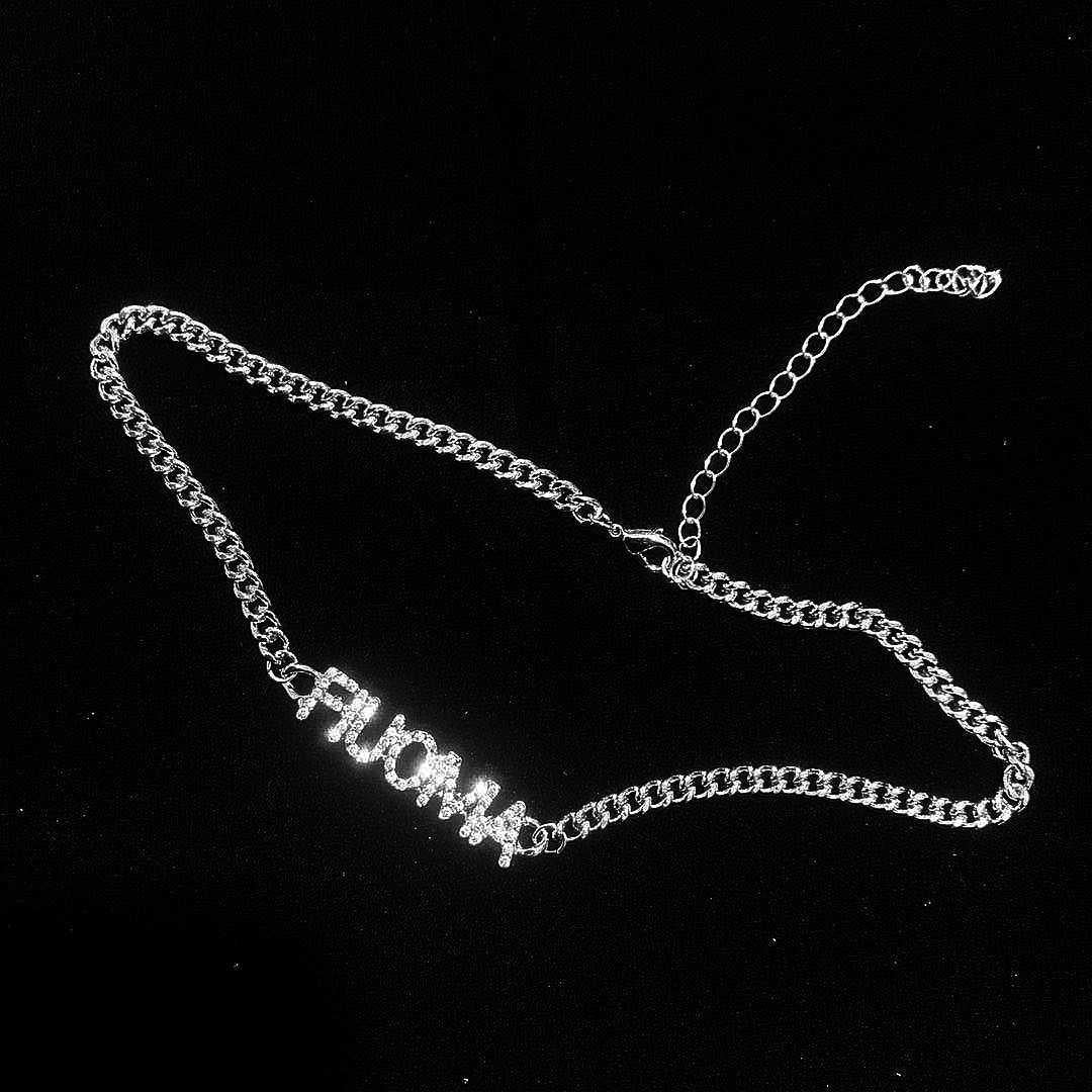 Colliers de lettres en strass sexy style tête cassée