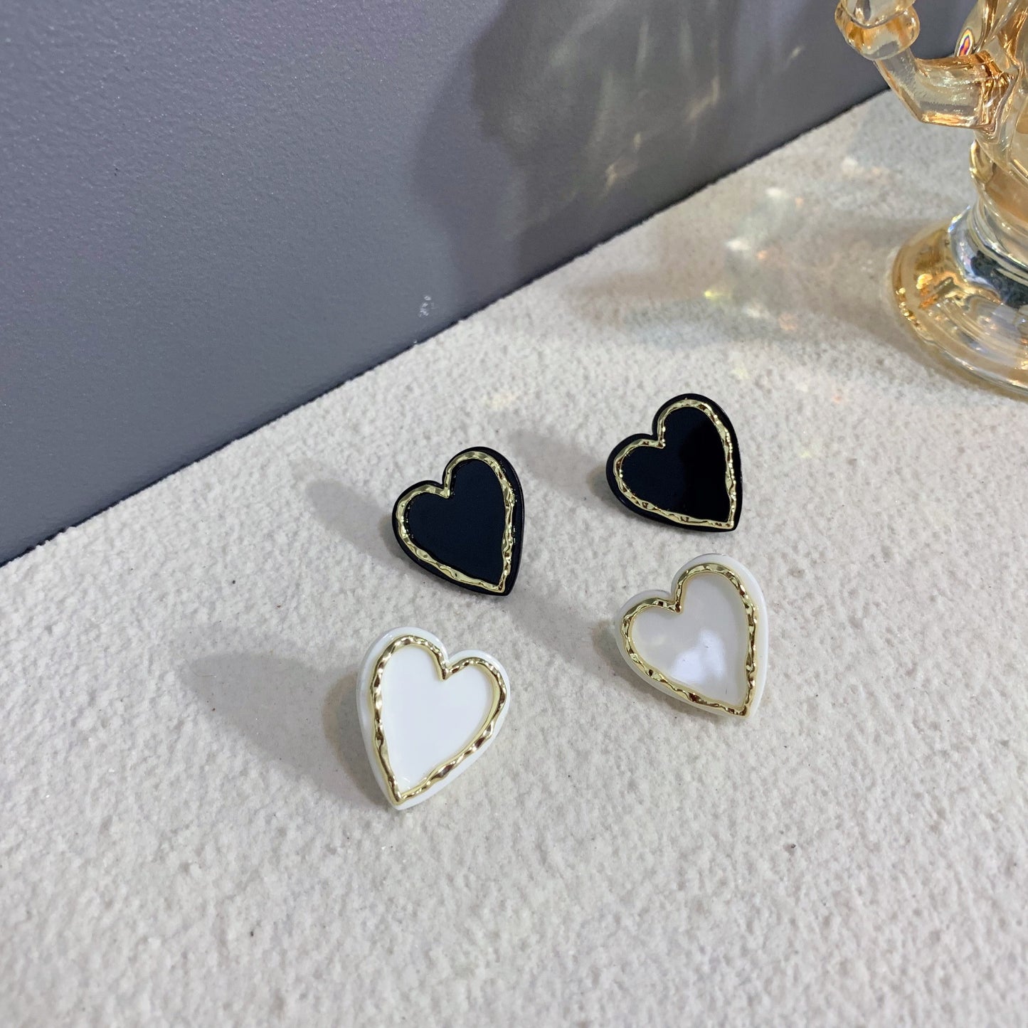 Women's Edge Lovely Acrylic For Black Heart Earrings