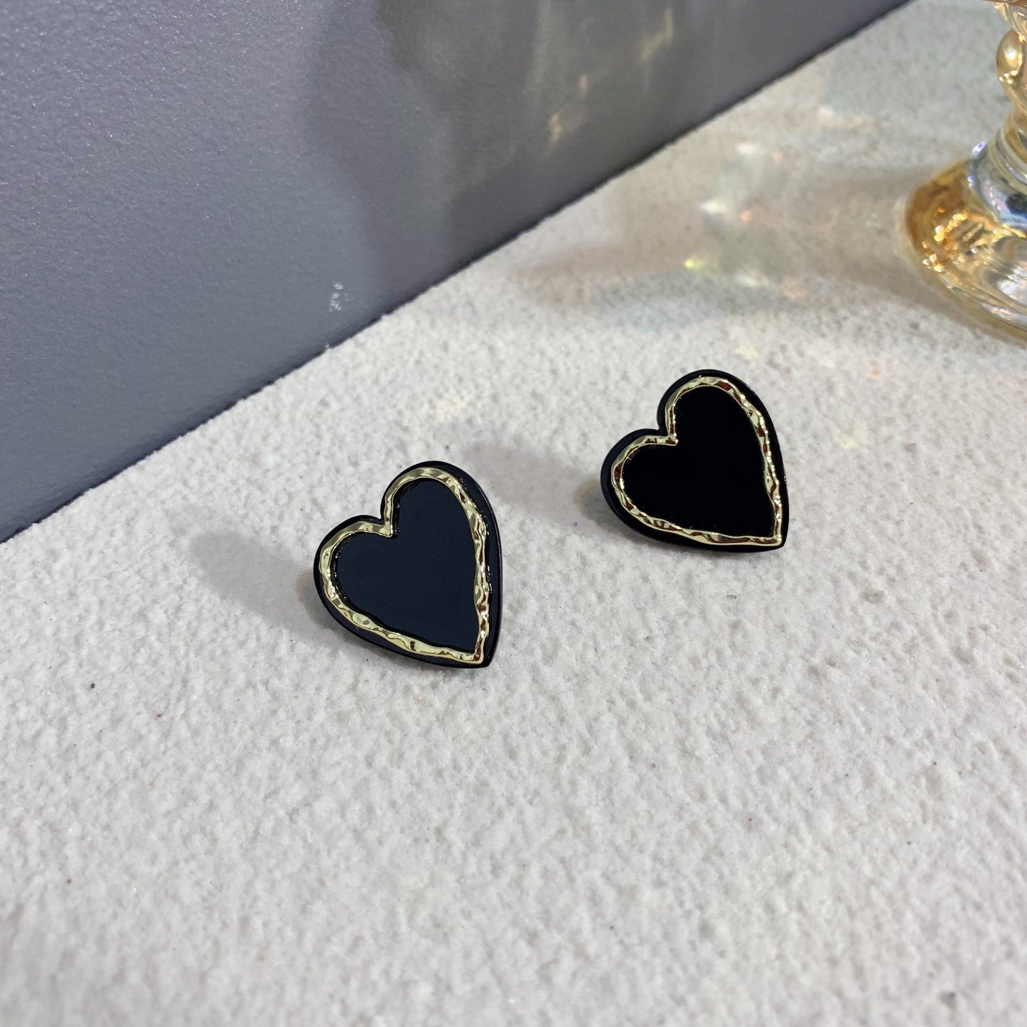 Women's Edge Lovely Acrylic For Black Heart Earrings