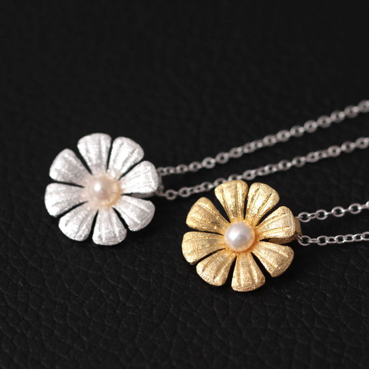 Women's Sier Creative Aesthetics Three-dimensional Flower Pendant Fashion Necklaces