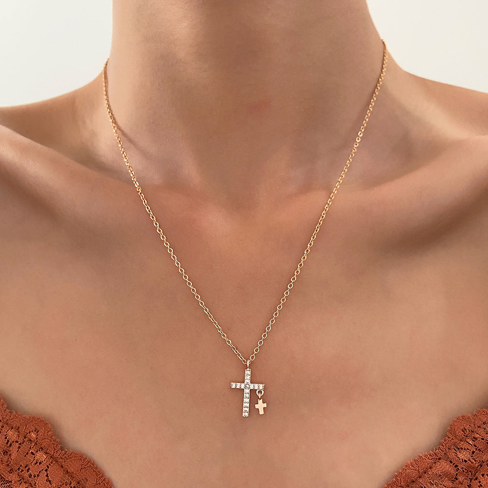 Colliers géométriques de conception créative de croix de diamant pour femmes