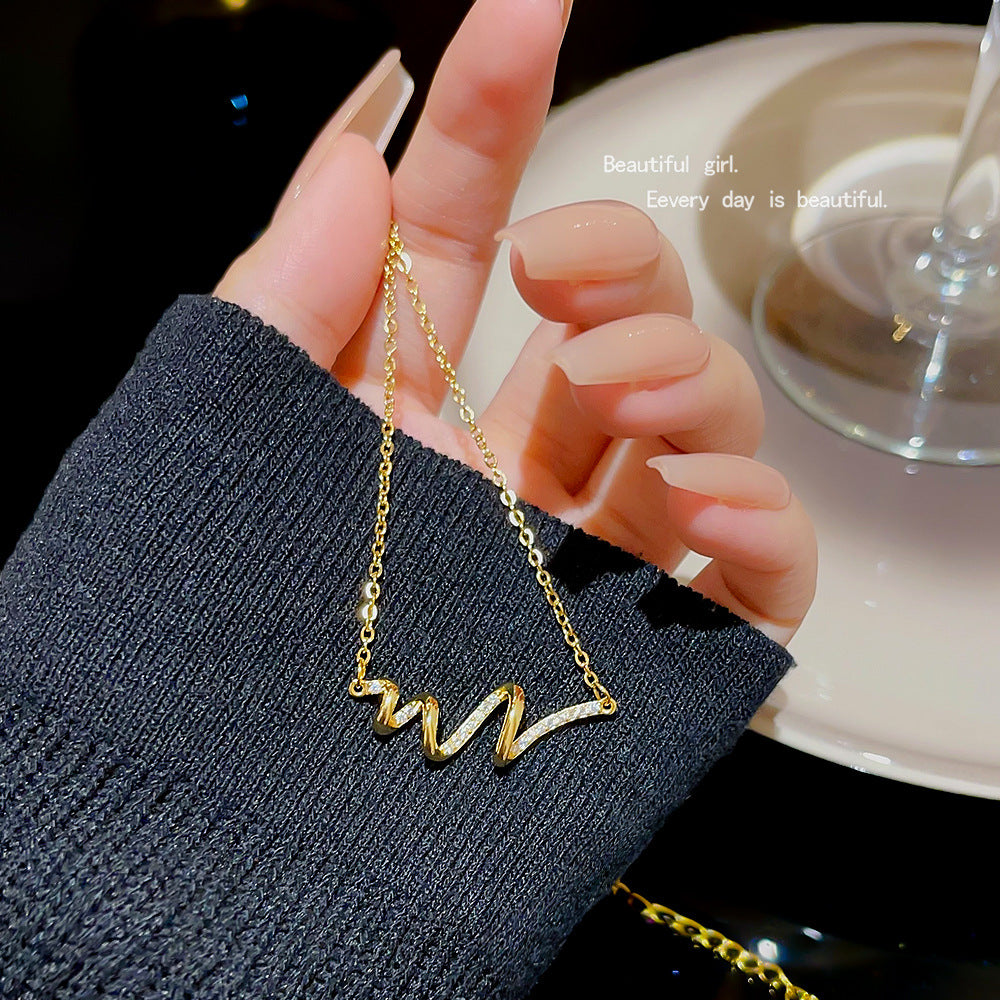 Ornement pour femmes, ligne élégante à la mode, pendentif lumineux de luxe, colliers minoritaires