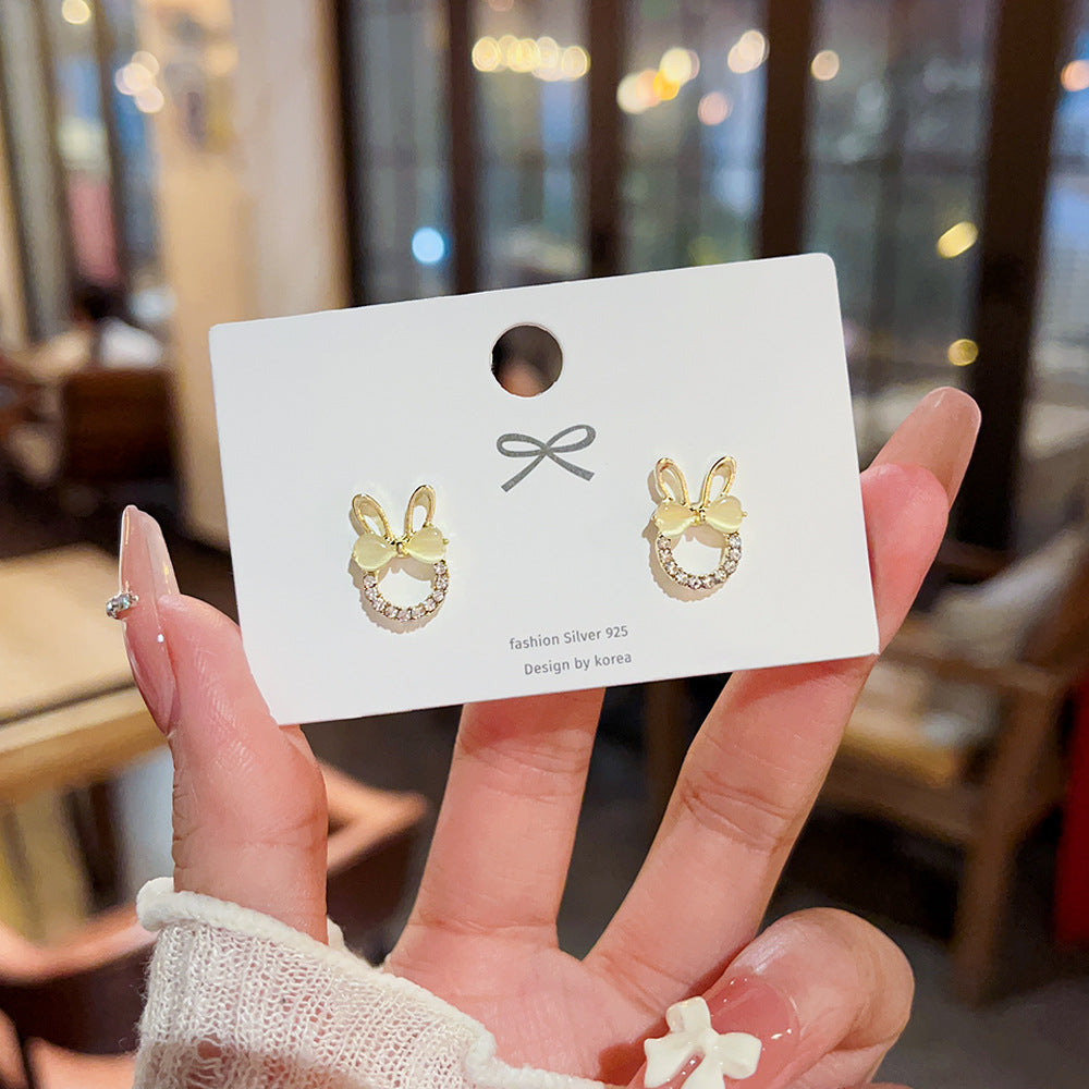 Women's Small Rabbit Design Sense Versatile Rhinestone Earrings