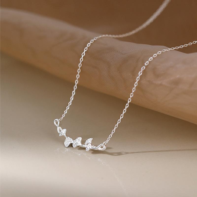 Small Ginkgo Leaf Female Light Luxury Necklaces