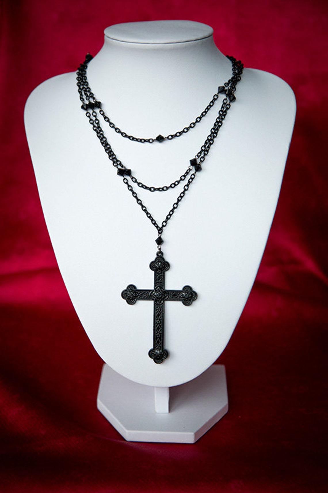 Colliers de bijoux gothiques avec croix noire d'Halloween