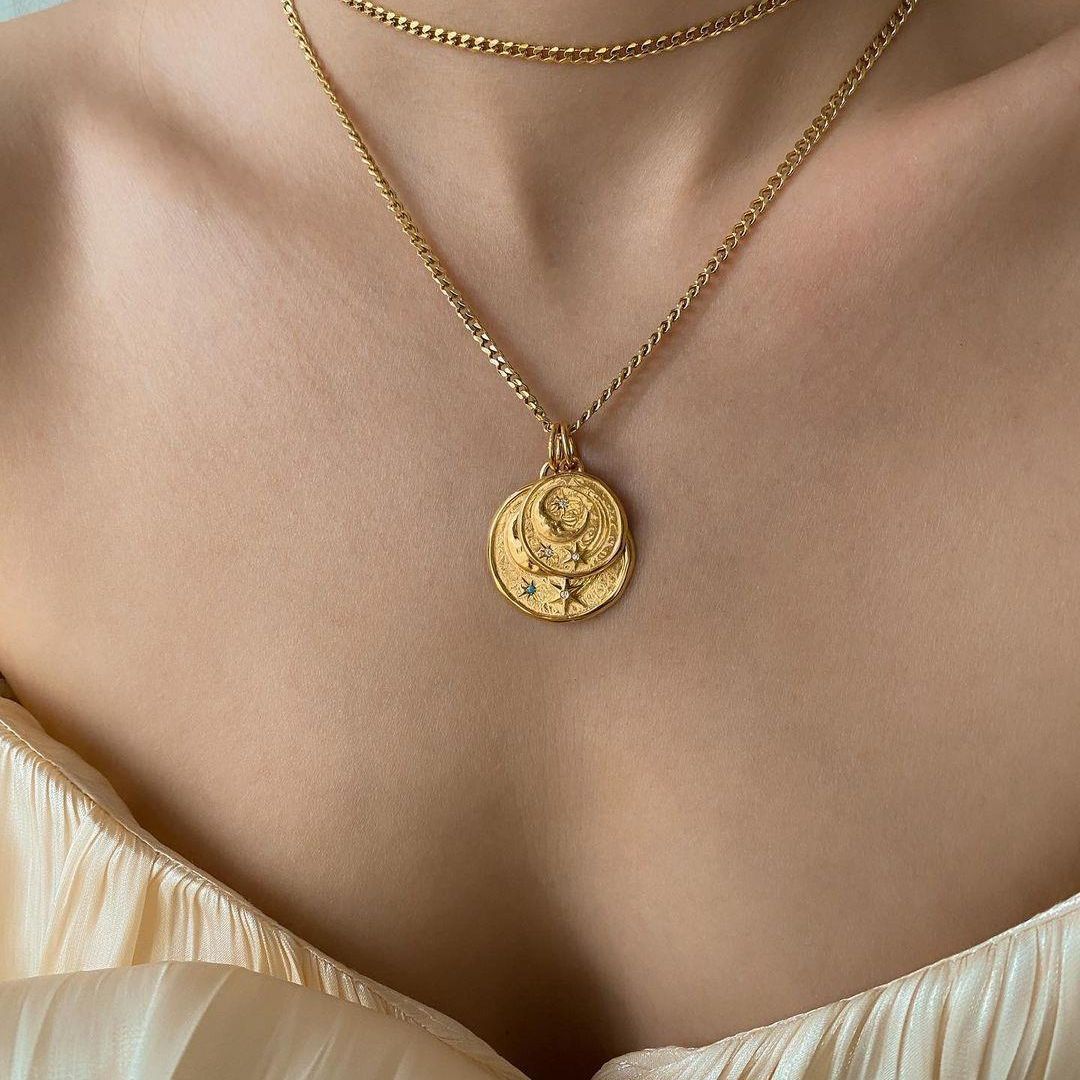 Niche Vintage Gold Coin Pendant Portrait Necklaces