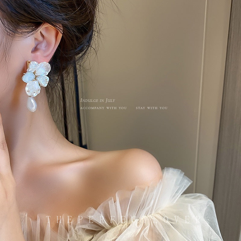 Women's Retro Exaggerated Design Petal Pearl Elegant High Earrings