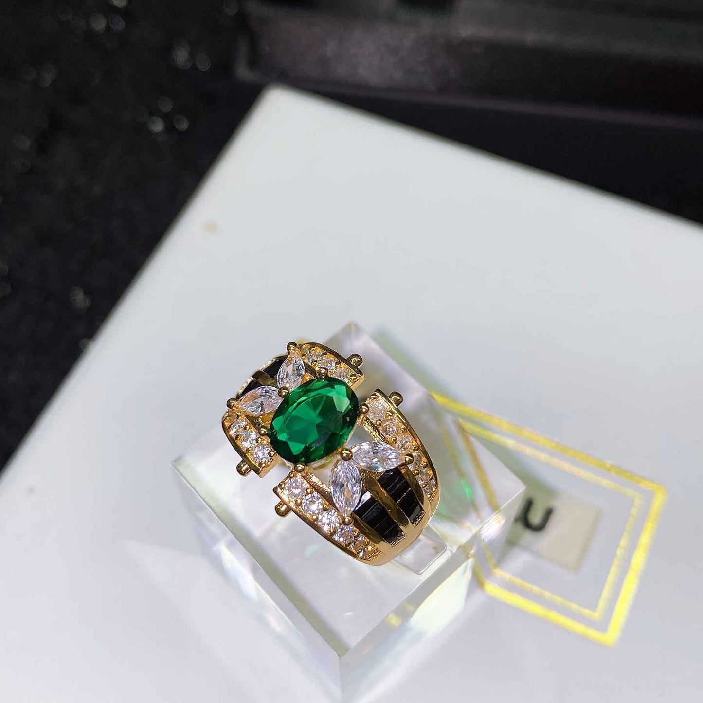 Style Seamless Inlaid Lace Carved Imitation Emerald Rings