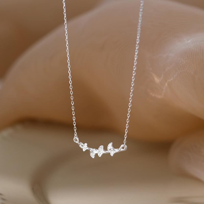 Small Ginkgo Leaf Female Light Luxury Necklaces