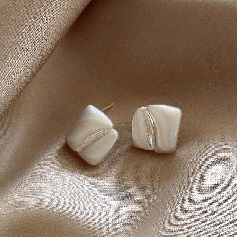 Women's Retro Metal High-grade Geometric Simple Ear Clip Earrings
