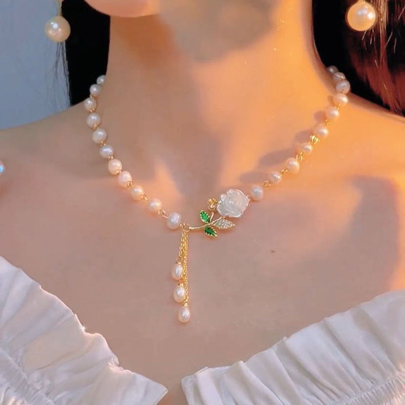 Women's Design High-grade Nameless Flowers Pearl Fashionable Necklaces