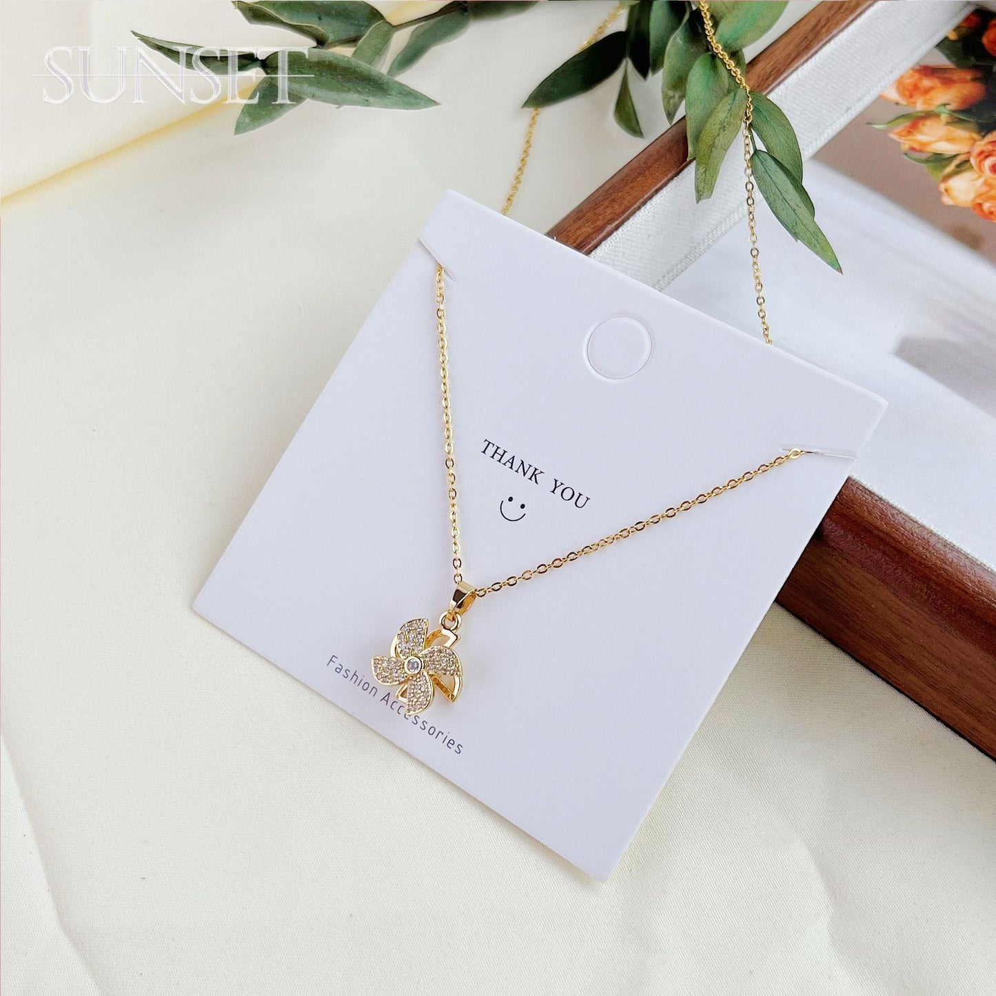 Women's Rotating Windmill Simple Niche Design Light Necklaces