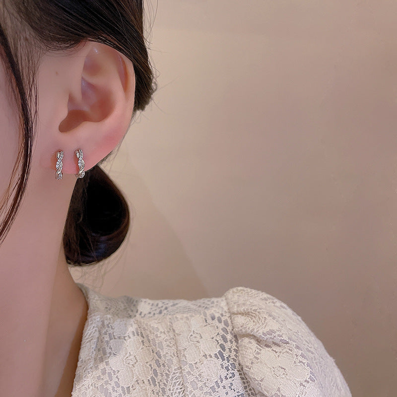 Simple Exquisite Twist Ear Clip Female Light Earrings
