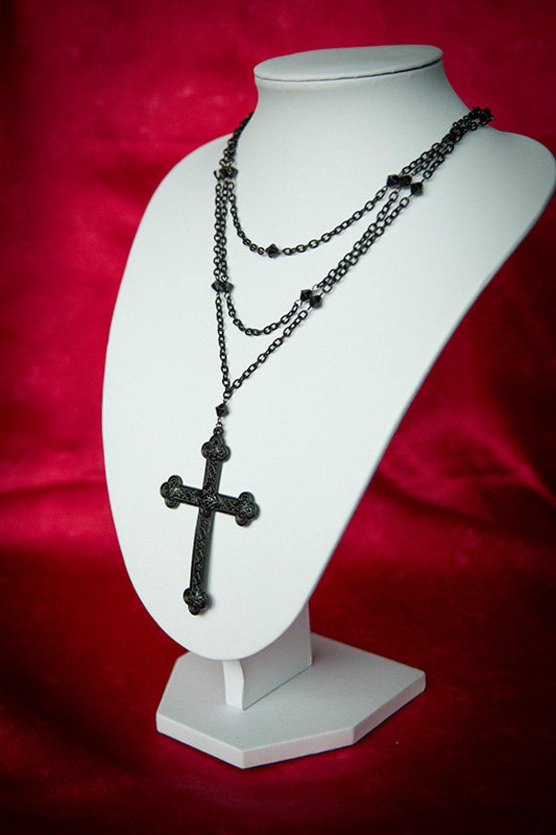 Colliers de bijoux gothiques avec croix noire d'Halloween