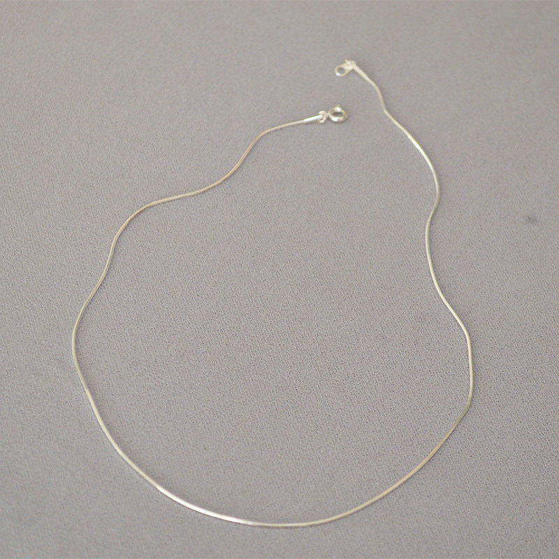 Style Very Fine Minimalist Shiny Gold Thread Necklaces