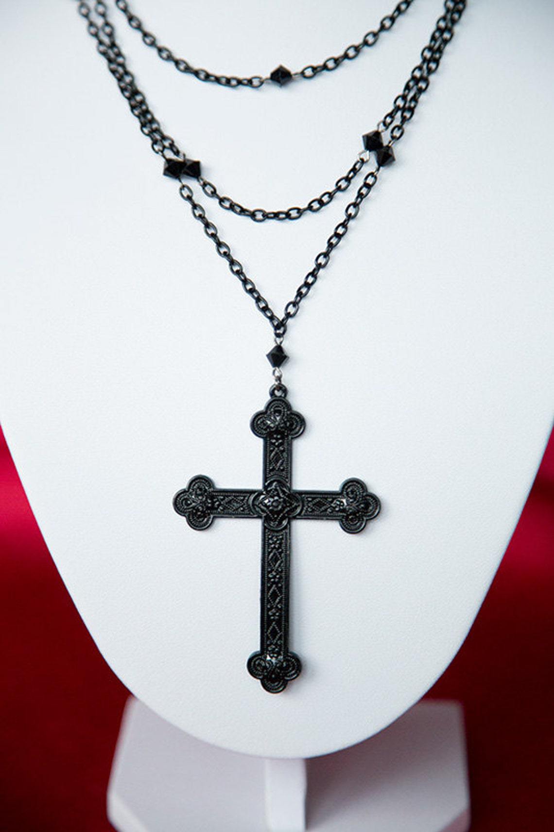 Colliers de bijoux gothiques avec croix noire d'Halloween