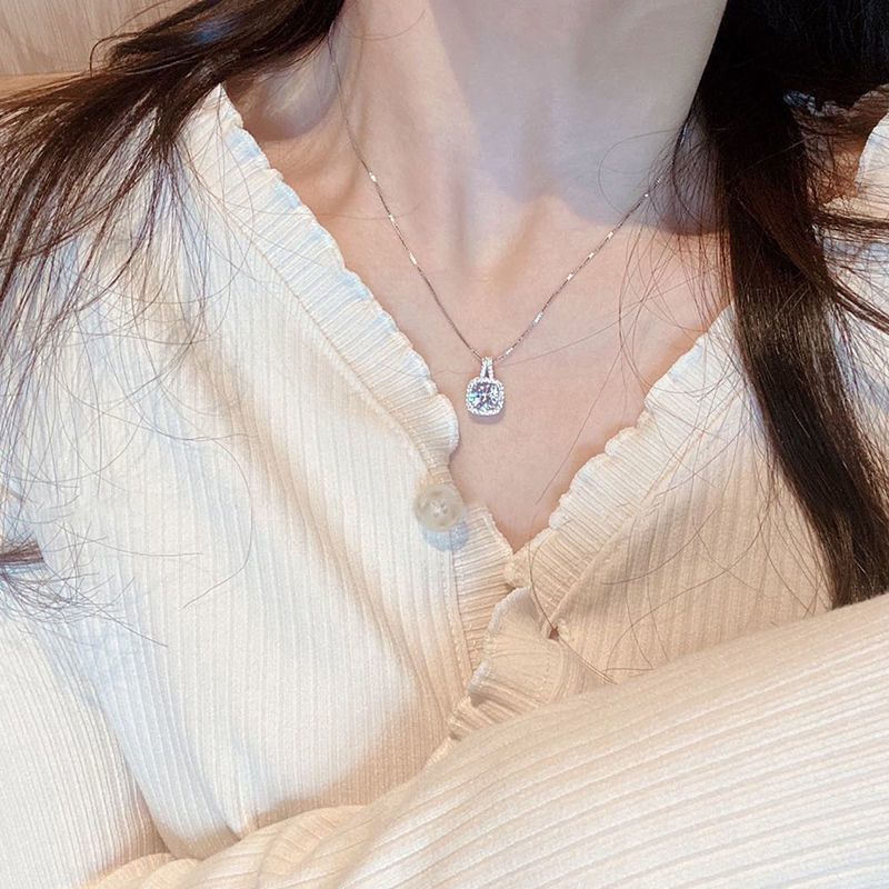 Women's Shiny Square Diamond Pendant Simple Clavicle Chain Necklaces