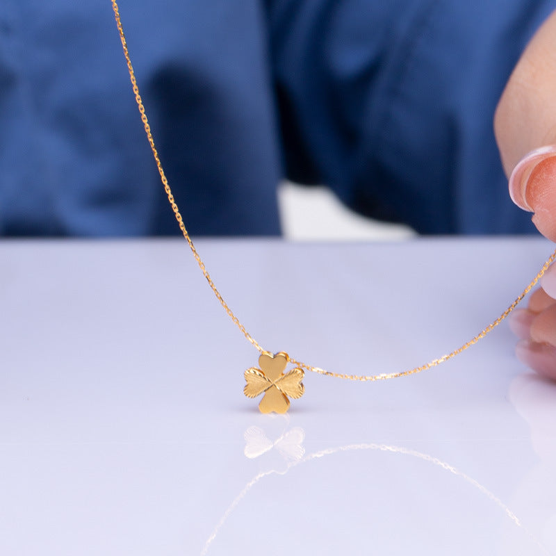 Colliers de chaîne de clavicule en acier titane doré décoratif trèfle pour femmes