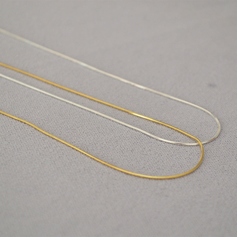 Style Very Fine Minimalist Shiny Gold Thread Necklaces