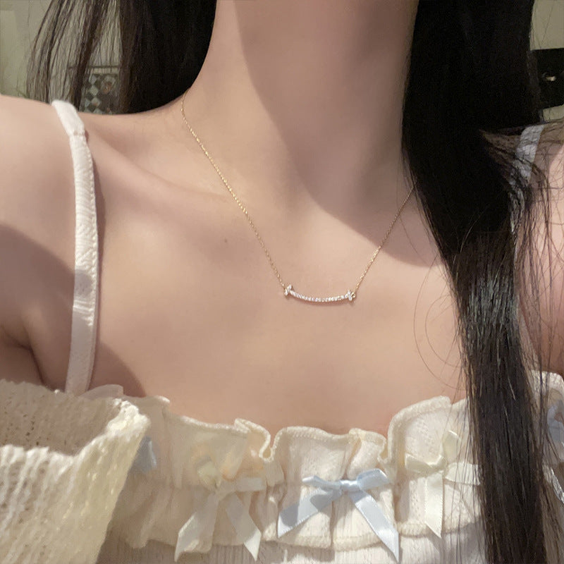 Luxury High-grade Smile Niche Design Clavicle Necklaces