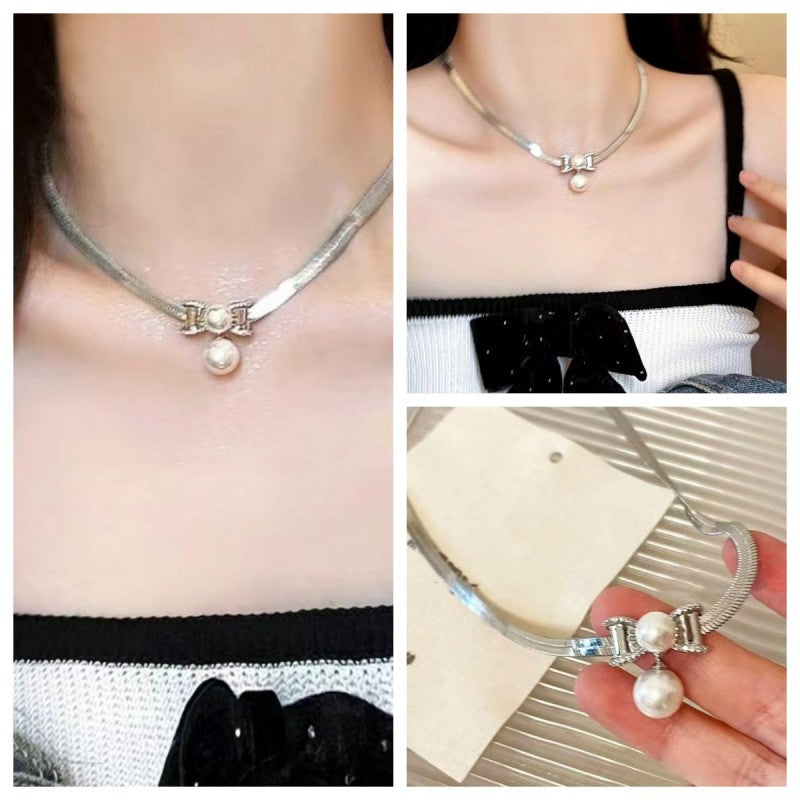 Elegant High-grade Bow Pearl Rhinestone Clavicle Necklaces