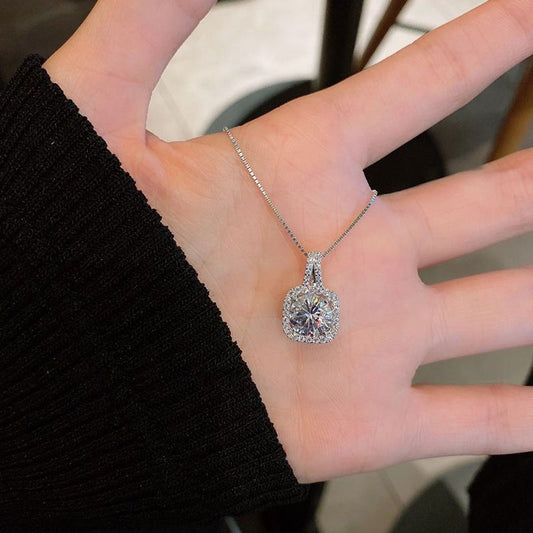 Colliers avec pendentif en diamant carré brillant pour femmes, chaîne de clavicule Simple