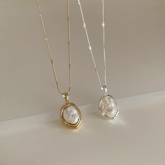 Colliers irréguliers de personnalité rétro de Niche féminine de perle en métal