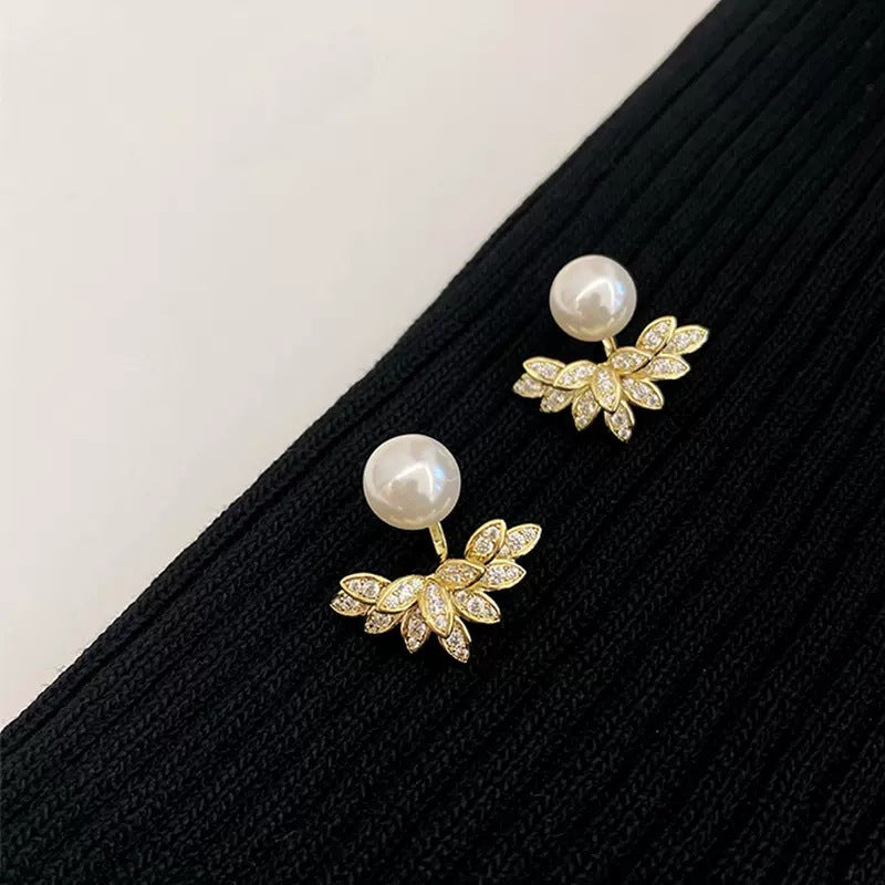 Sier Needle Design Petal Pearl Light Earrings