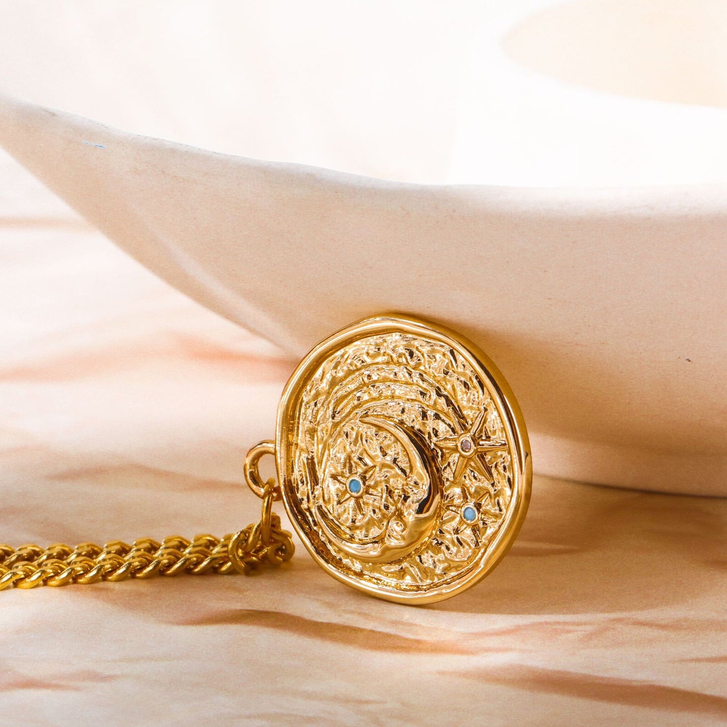 Niche Vintage Gold Coin Pendant Portrait Necklaces