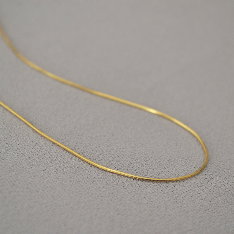 Style Very Fine Minimalist Shiny Gold Thread Necklaces